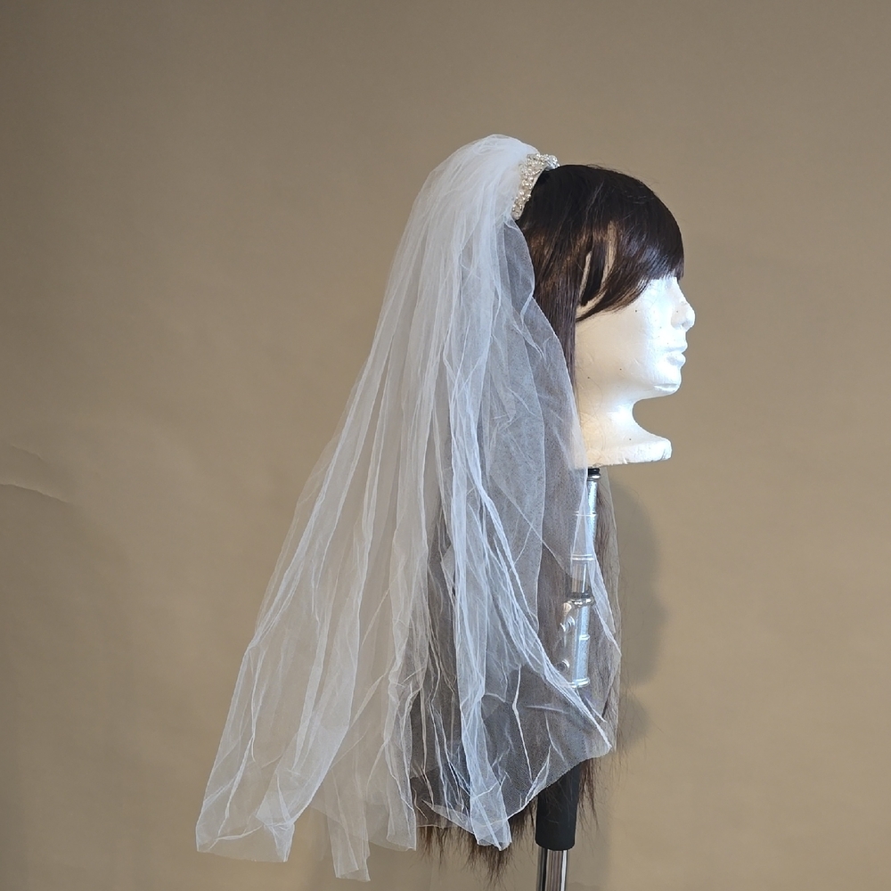 Elegant Vintage White Bridal Veil
